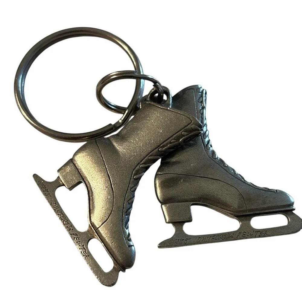 1995 Danforth Pewter Ice Figure Skates Keychain Silver Tone Vintage Winter Sport